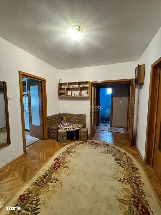 4 camere - 2 bai - 2 balcoane - etaj 2