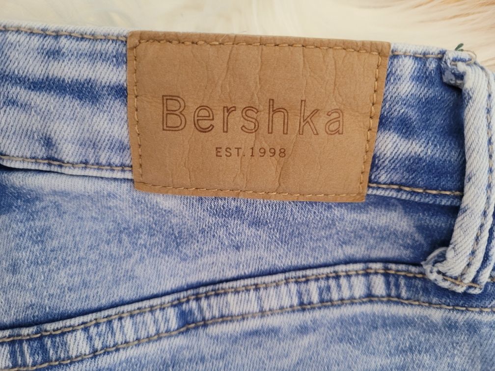Jeans Bershka/ pt fete:10-12 ani , măsura:32 EUR/MEX 22