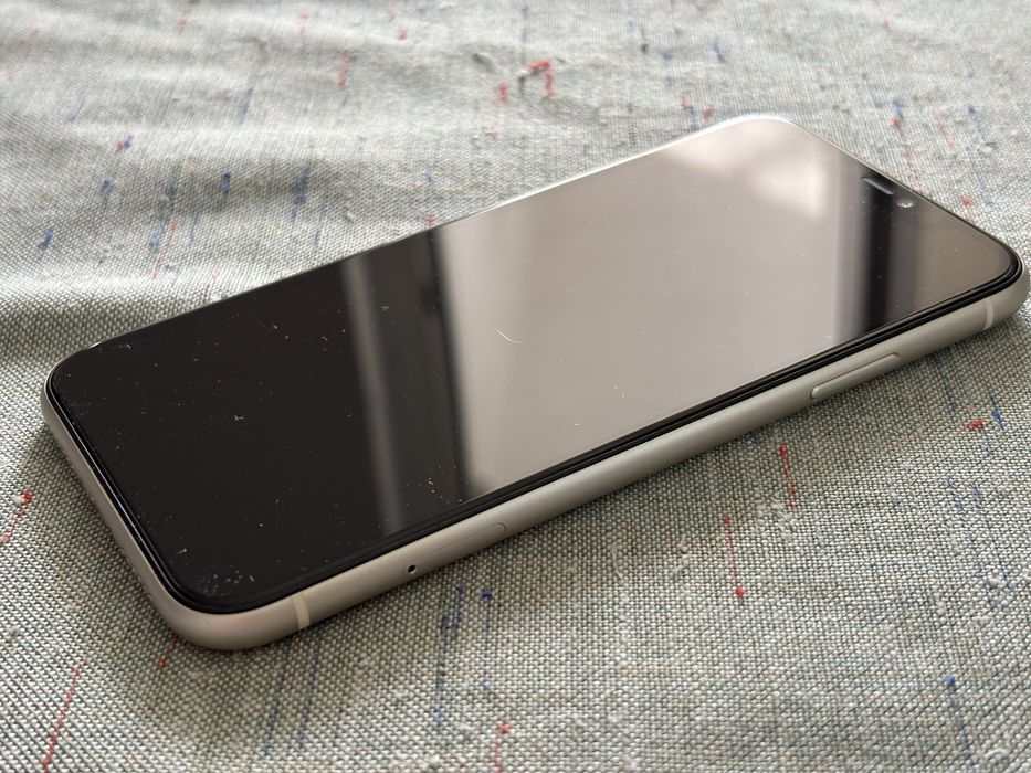 Vand iphone 11 64gb garantie pana in ianuarie 2026