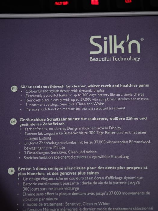 Silk'N звукова четка за зъби с 300 дневен живот на батерията