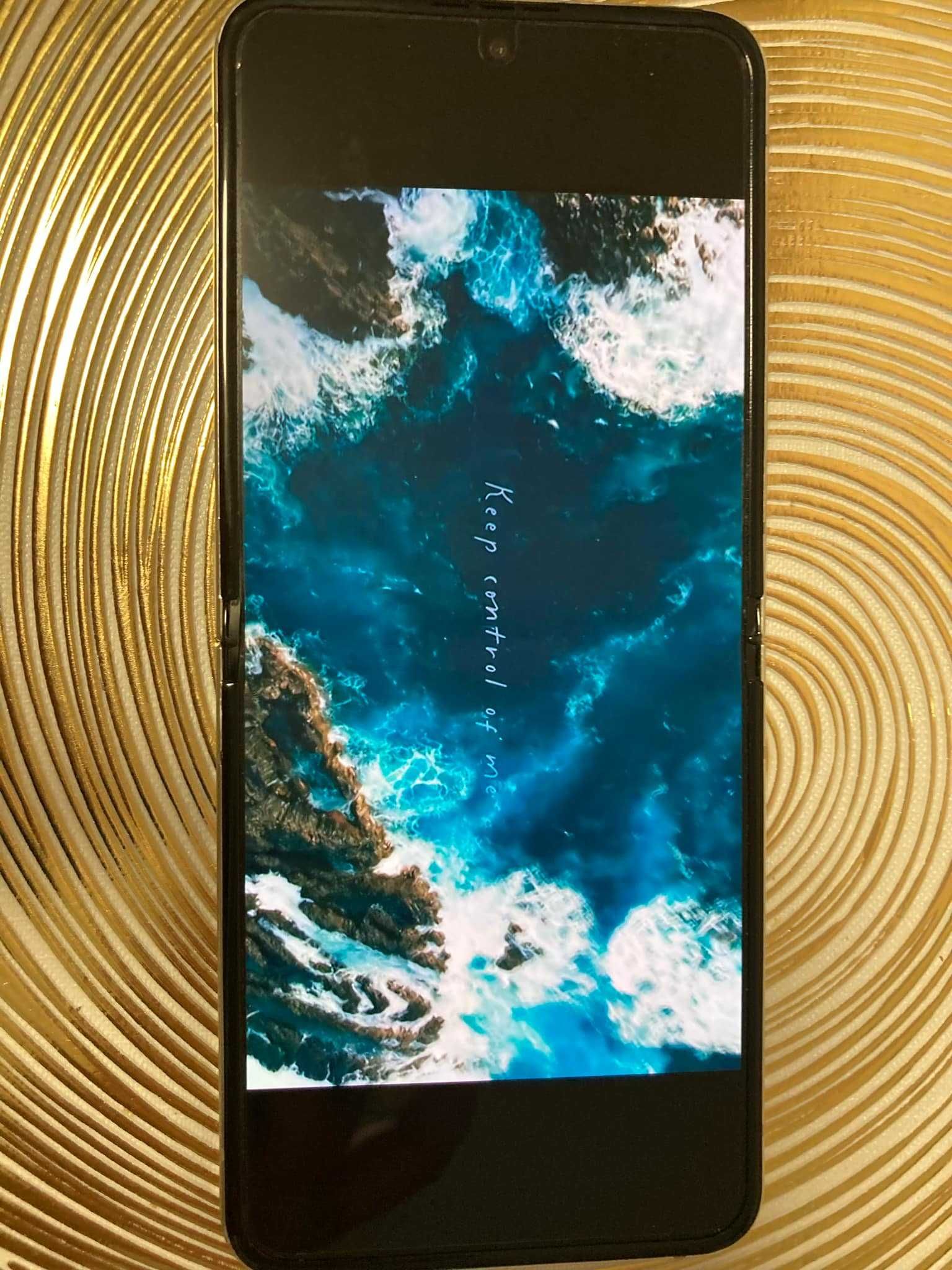 Samsung Z Flip 5 с гаранция
