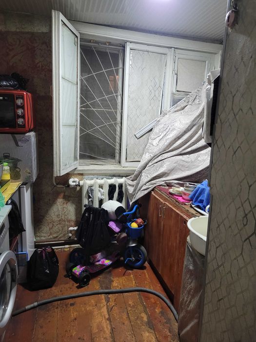 Сергели Спутник 1 1/1/2 квартира без ремонта,рядом станция метро Чинор