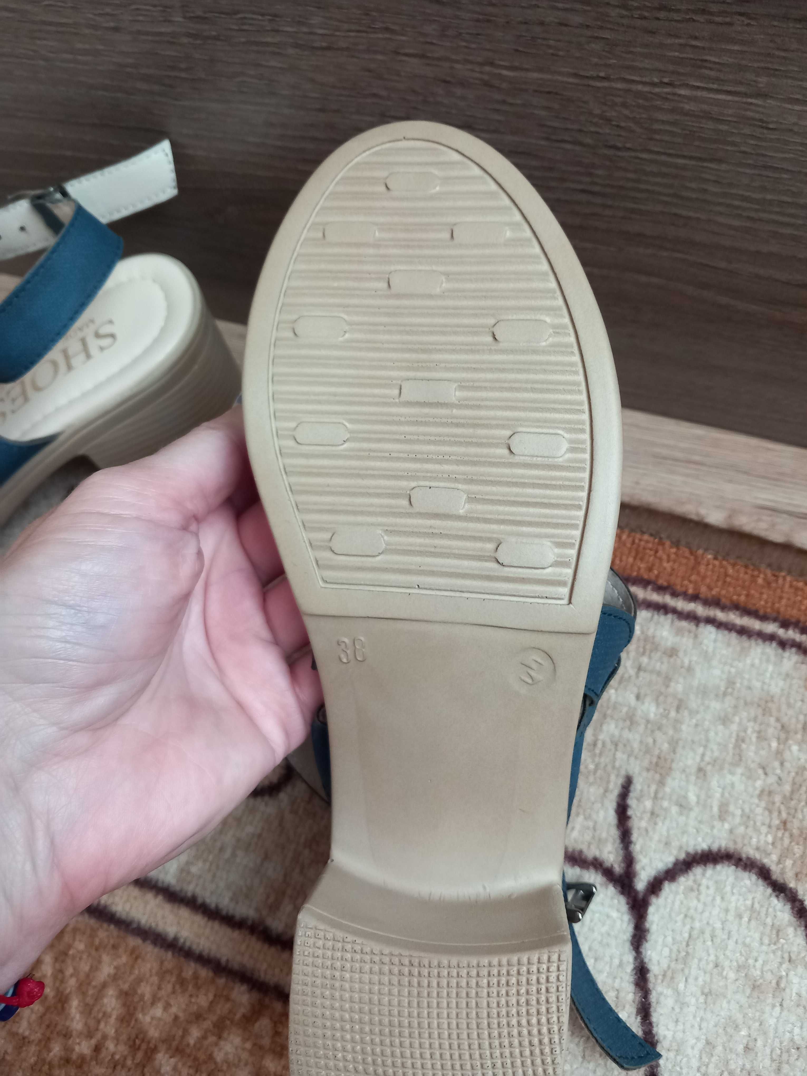 Дамски сандали с ток
