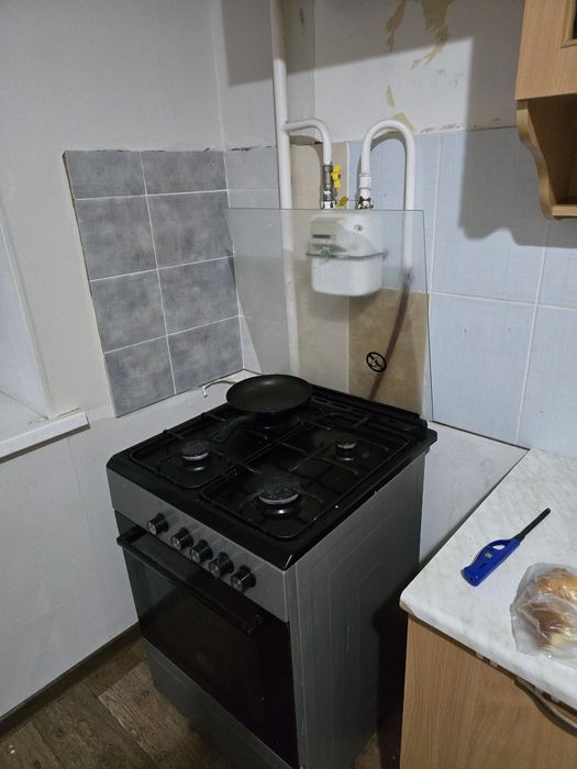 Продам газ плиту