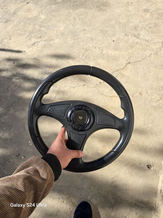 Rul faqat juguliga turi keladi