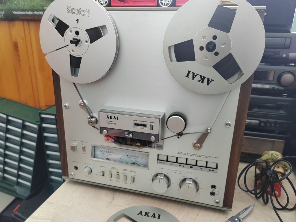 Vând magnetofon Akai GX 620