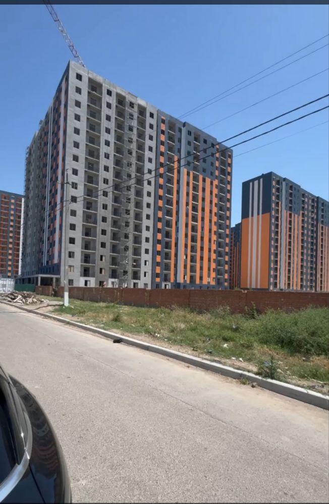 Продаётся недвижимость с землей 98.3 соток. Сергели Янги Хаёт