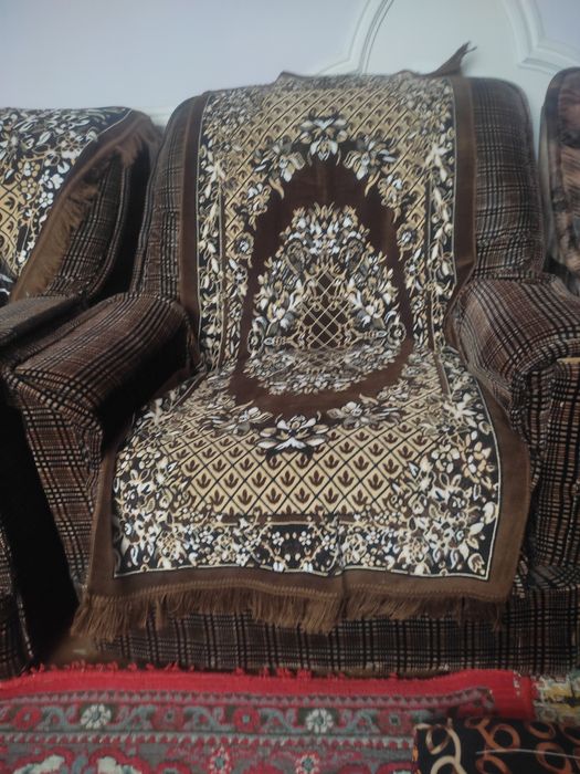 Диван + кресло сотилади