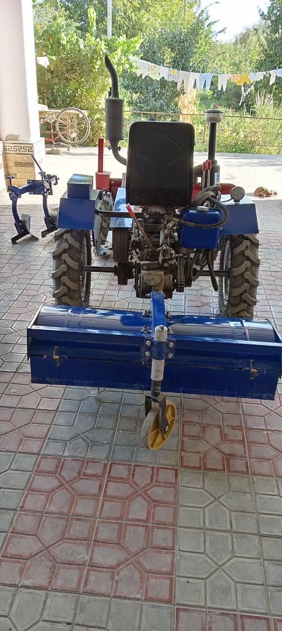 Mini traktor sotiladi