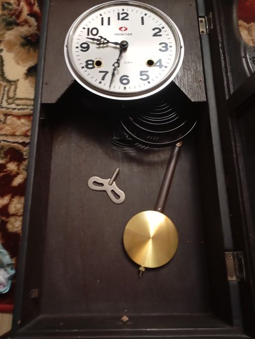 Ceas cu pendul de perete