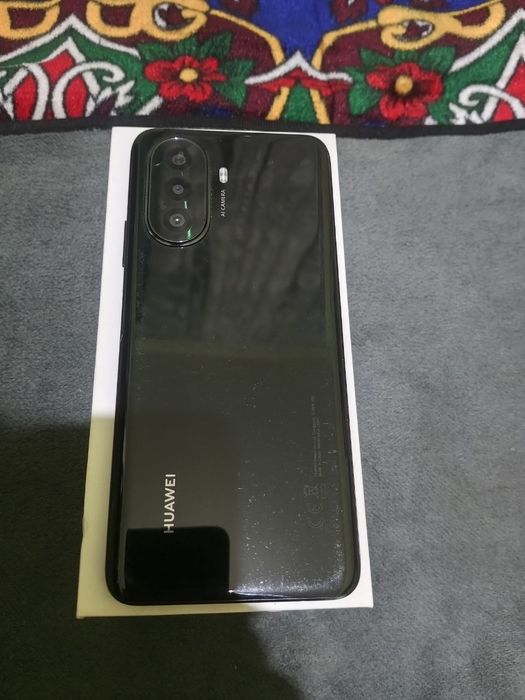 HUAWEI nova y70 4/64