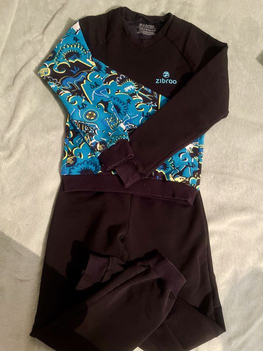 Продам детскую фирменную спортивку.