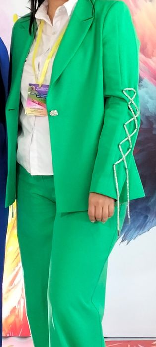 Продам костюм 2-ку 46 размера