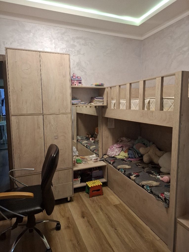 Продаётся детская двухэтажная кровать в отличном состоянии.