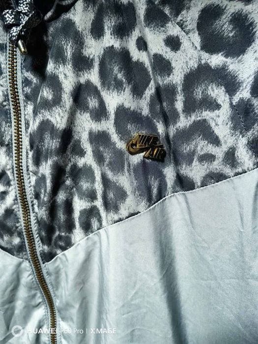 Nike дамско тънко яке ветровка