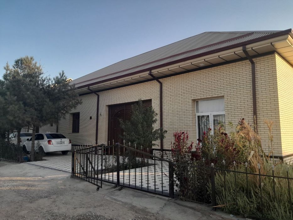 Uy sotiladi.yaxshi holatda