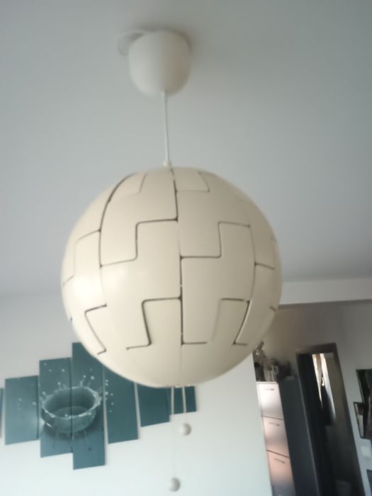 Vând lustra Ikea