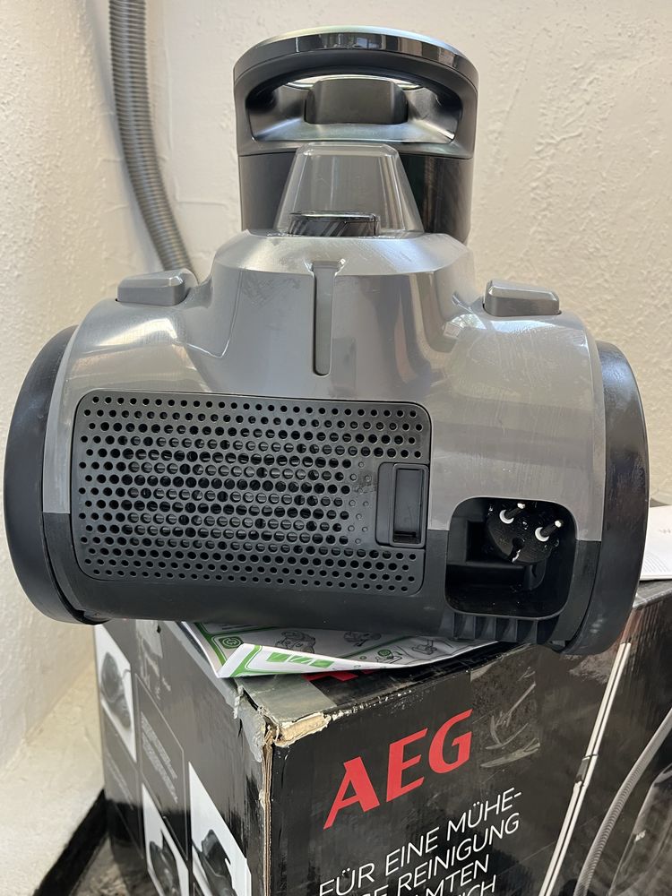 Цилиндрична Прахосмукачка Без Торба AEG LX5-2-4T, 750W, 1,8L!