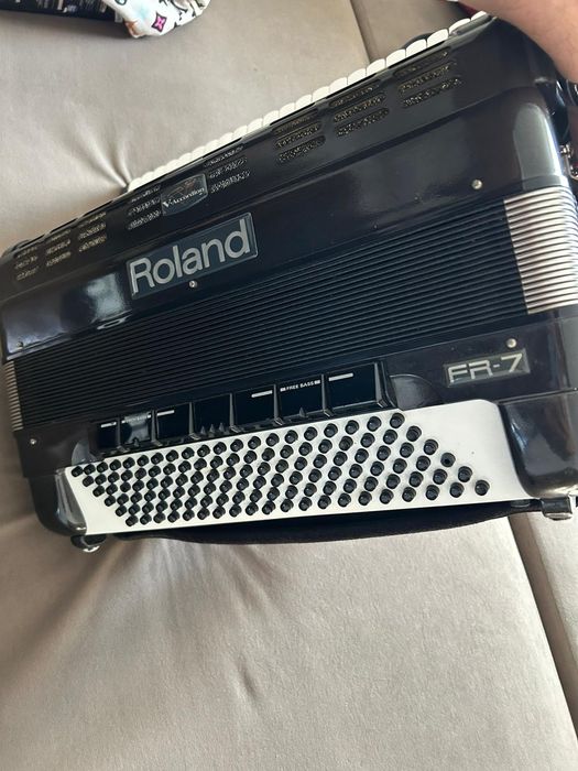 Acordeon Roland Fr7