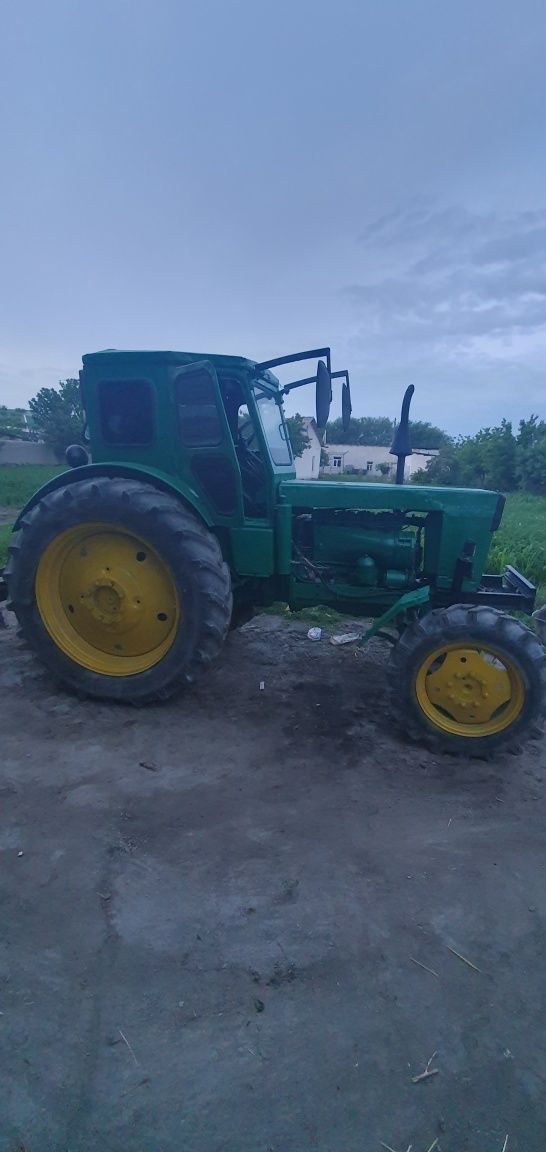 T40 traktor  sotiladi chizili ham bor