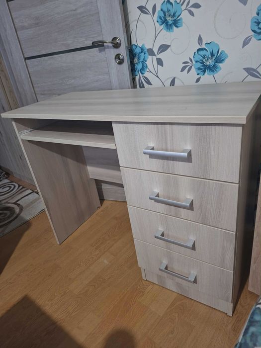 Birou de vanzare  45/100/80