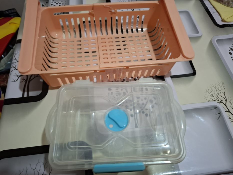 Контейнер и хлебница