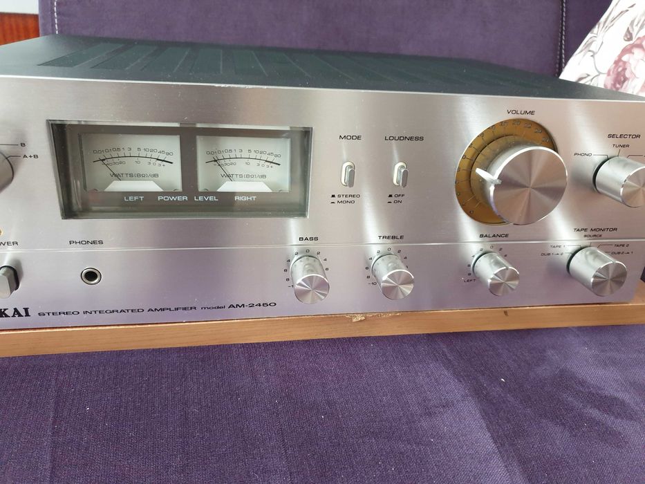 vind un amplificator  AKAI am2450