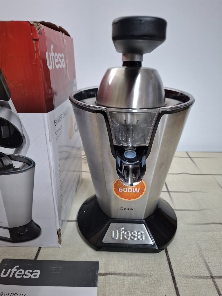 Електрическа сокоизстисквачка Ufesa EX4950, 600W, Сребриста