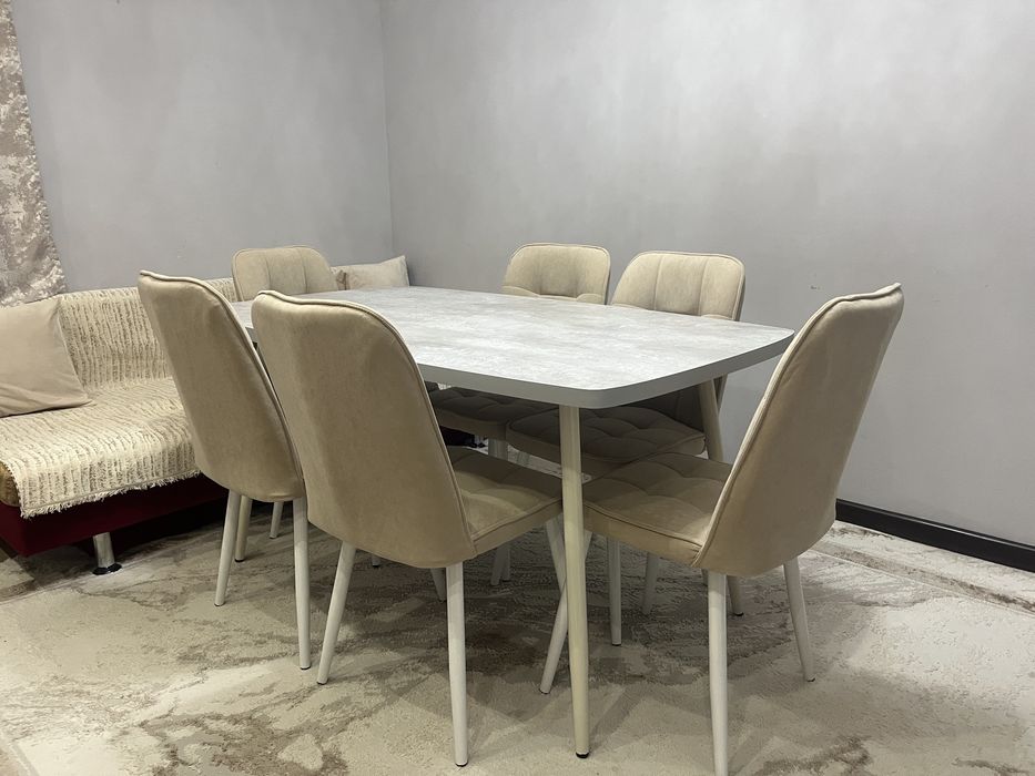 Кухонный стол со стульями