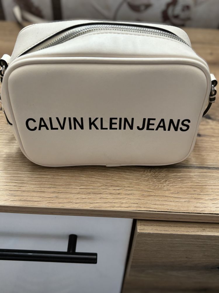 Чанта на Calvin Klein