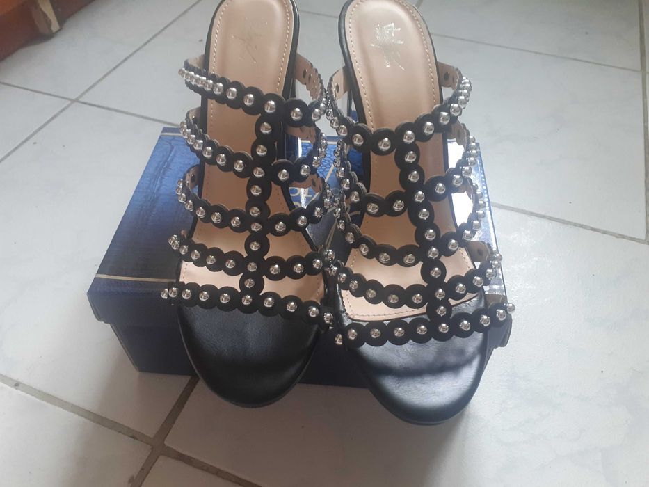 Sandale elegante - noi nr.39-40 Pret 50 de ron