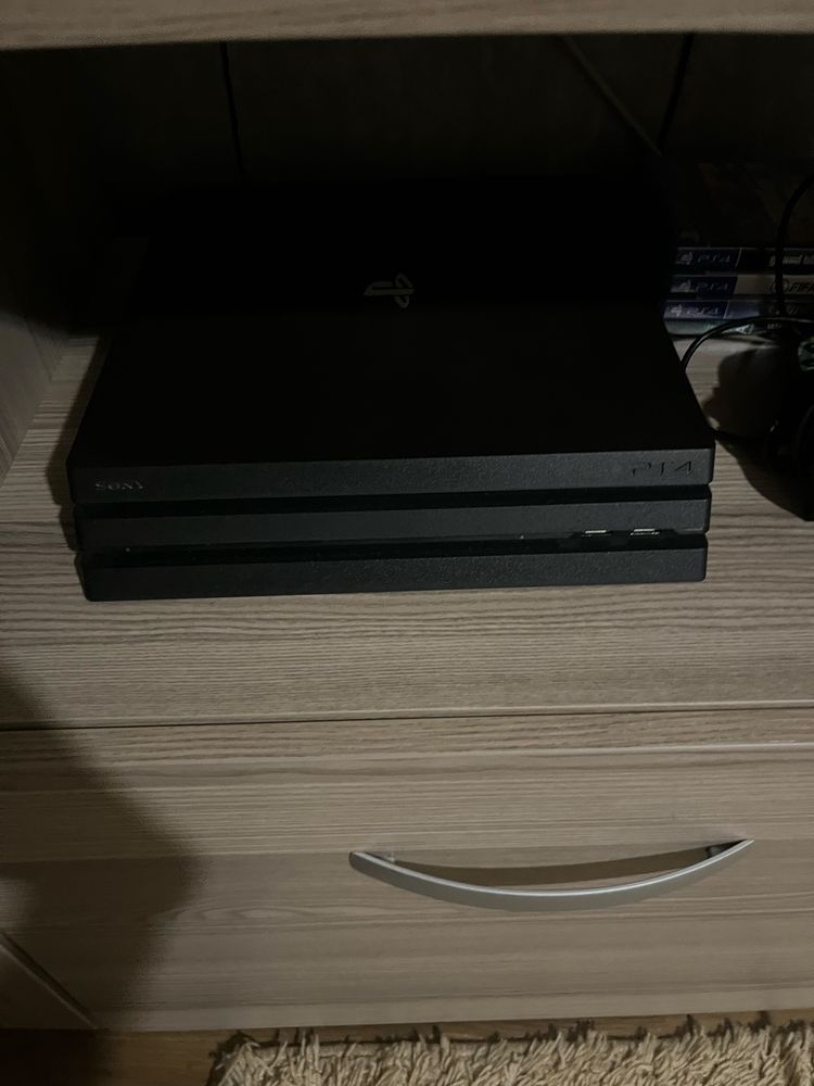 PS4 pro 1tb плодавам