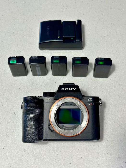 Sony A7R II  - Aparat Foto Mirrorless 42MP Full Frame 4K + 5 baterii