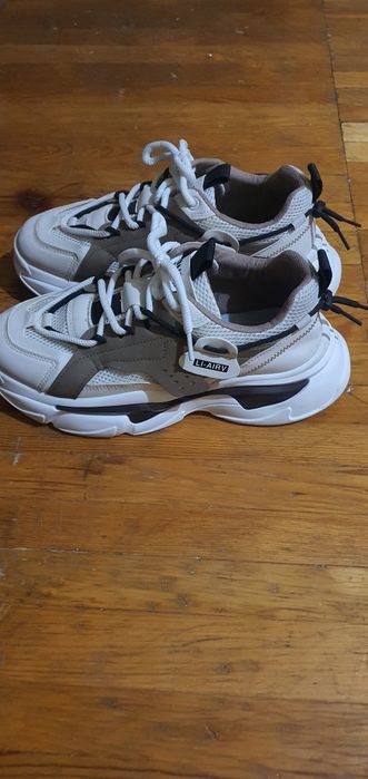 Эркаклар красовкаси сотилади срочно 300минг ками бор