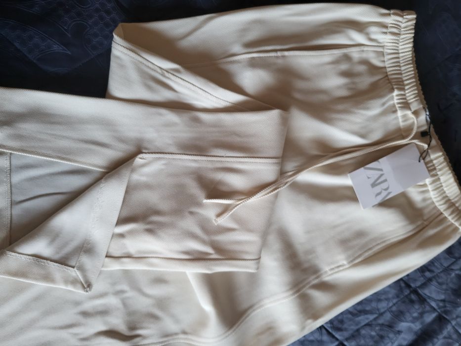 Панталон с връзки и цепка Zara
