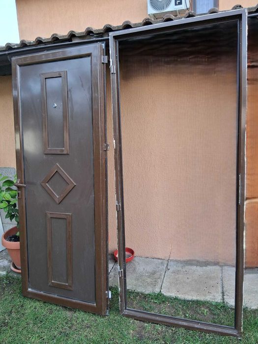 usa intrare izolata termopan,750lei ,dimensiuni 2,1m lungime și 80cm.
