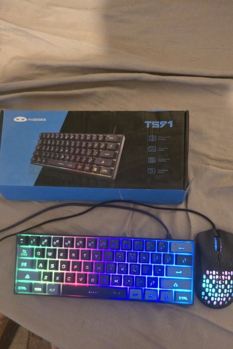 Светеща клавиатура и мишка