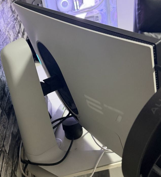 Alienware LED IPS AW2723DF 240Hz/280Hz OC