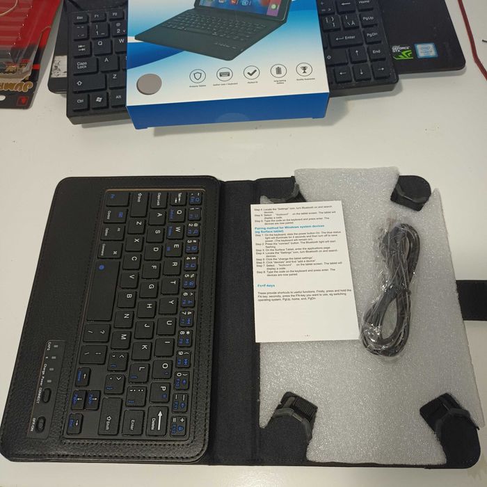 Husa cu tastatura Wireless universala detasabila pentru tableta 7"-8".
