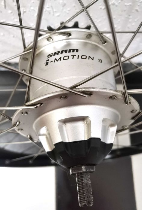 Задна капла колело с 9 вътрешни скорости SRAM i-Motion 28"