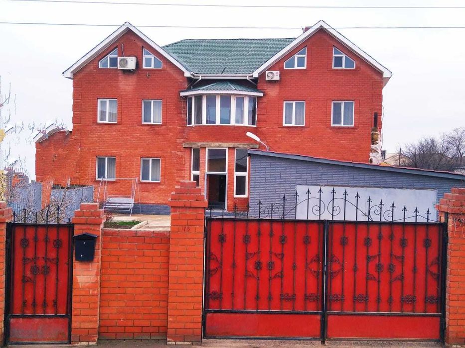 3-уровневый дом около моста  >700 м2