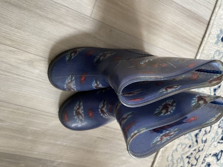 Продам детские резиновые сапоги