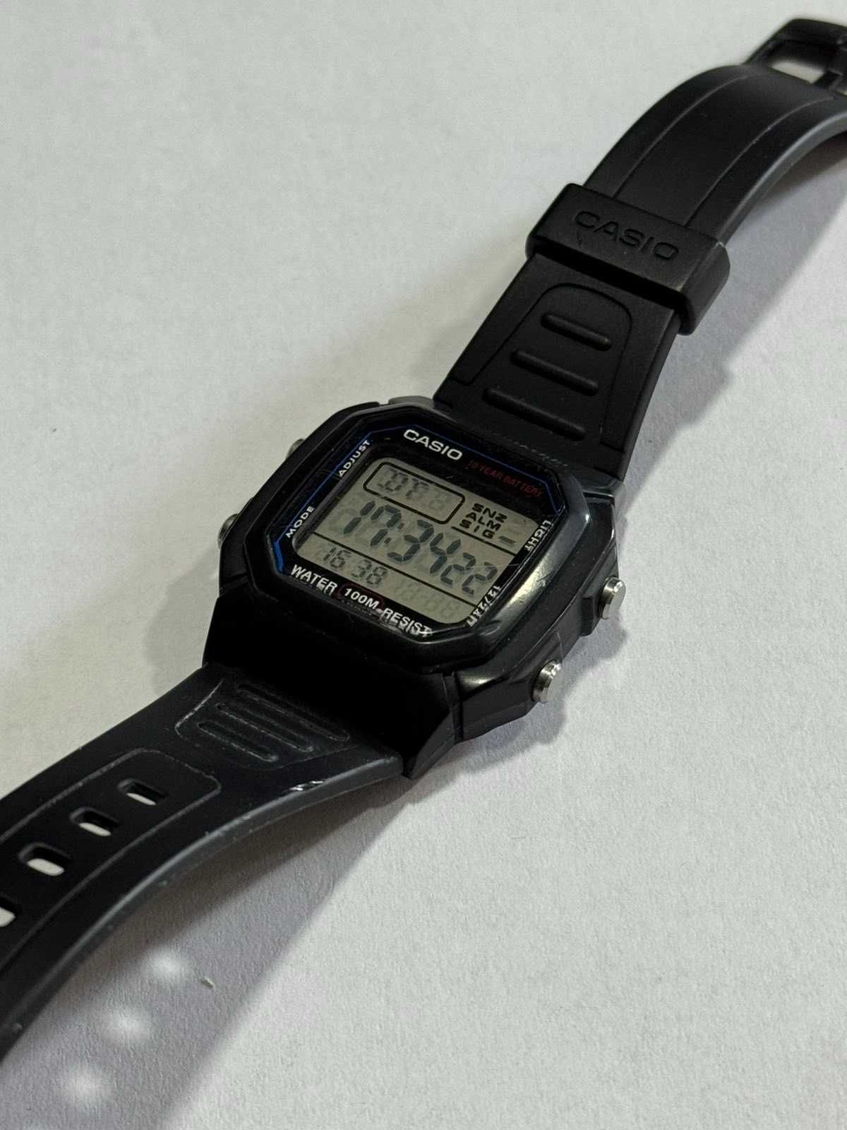 Часовник Casio Illuminator