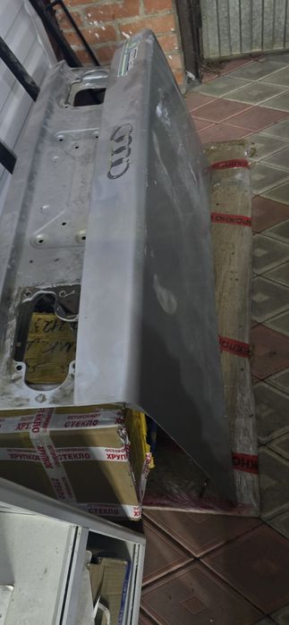 Продам б/у крышку багажника Ауди 100 с4