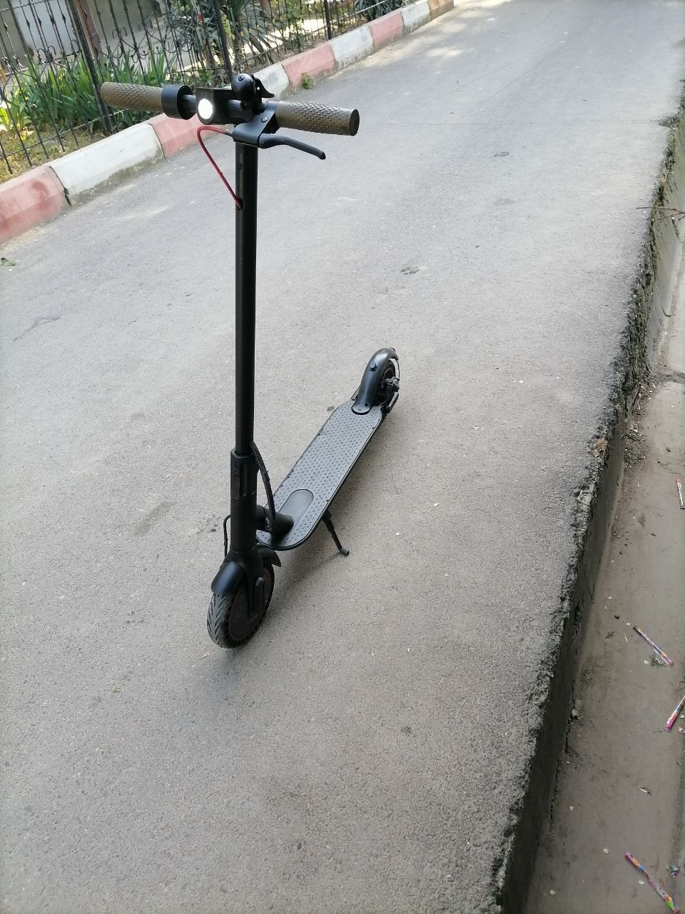 Продается электросамокат Xiaomi m365 pro  Б/у