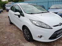 Vand Ford Fiesta  1.3.benzina CASH sau RATE