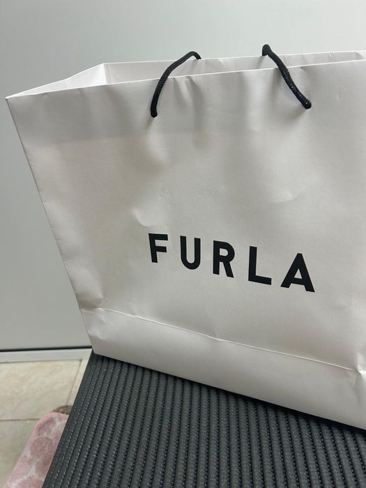Дамска чанта FURLA от естествена кожа чисто нова