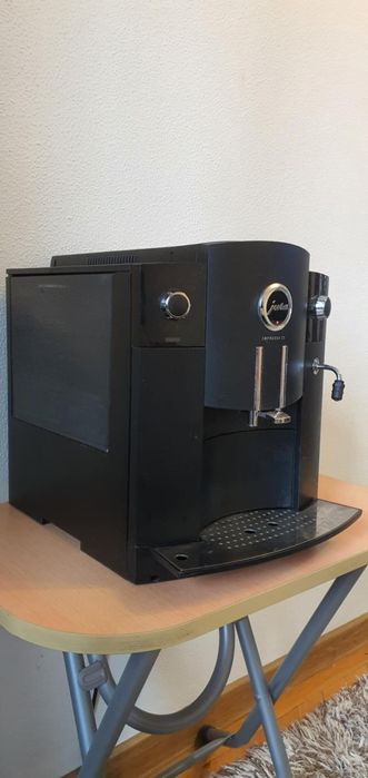 Vând espresor Jura Impressa C5