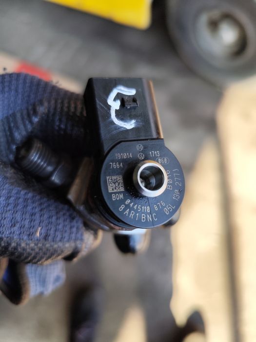 Дюзи ,инжектори А 4 B9 2020 година DEZ 2.0 TDI