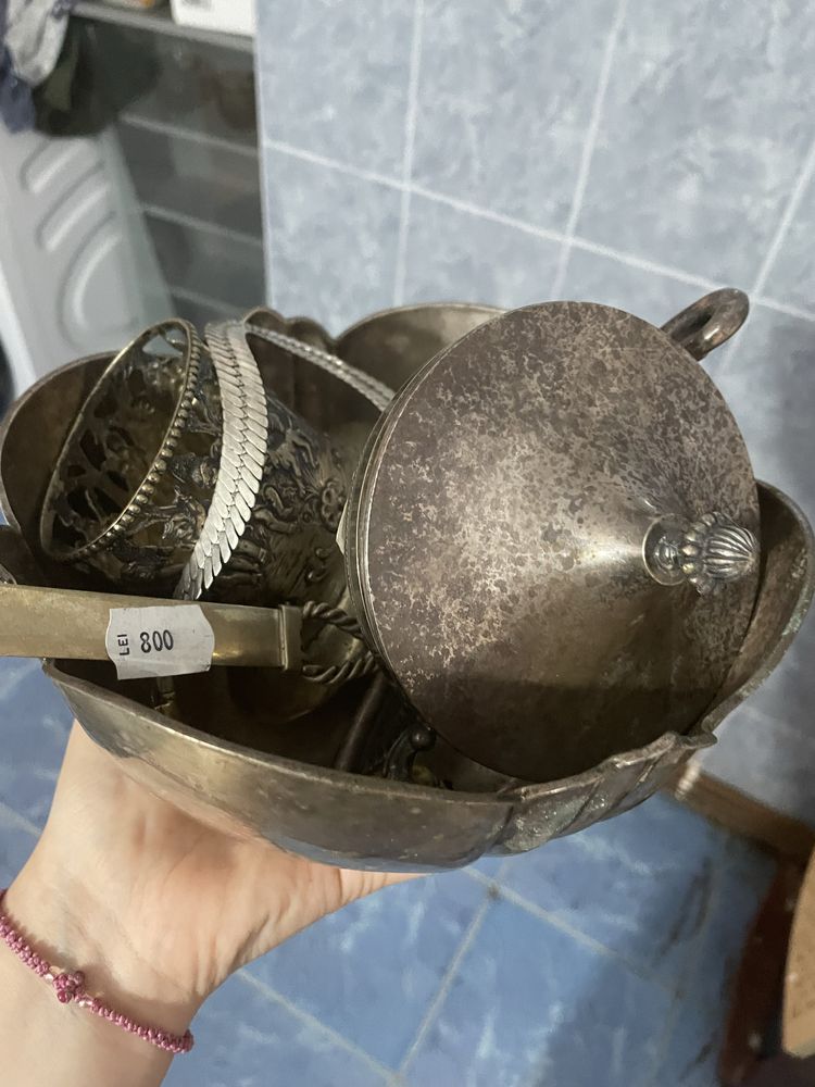 Vind peste 1 kg argint piese